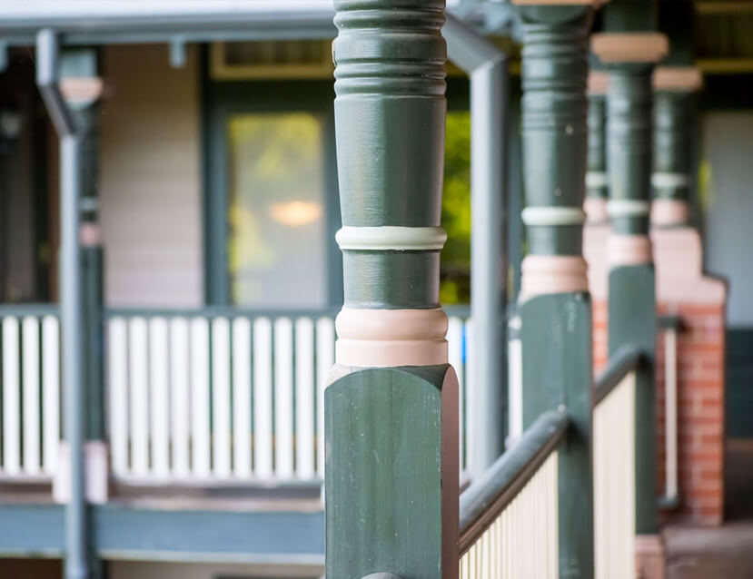 Daylesford-Verandah-Posts-10-w1573h1050